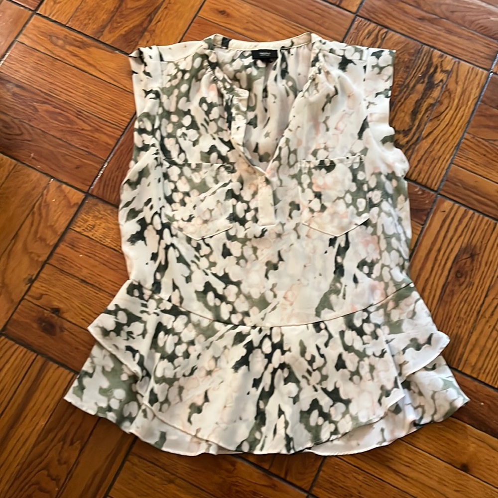 sleeveless top